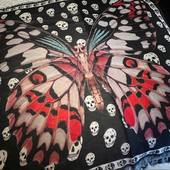 NWT Alexander McQueen Large Skull & Butterfly Crespo Scarf - Black w/white & red - Picture 3 of 5